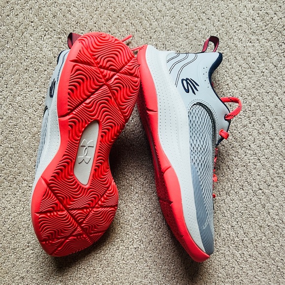 Under Armour (Curry) X DVNLLN unisex size 6.5 brand new sneakers in box. - Picture 5 of 7